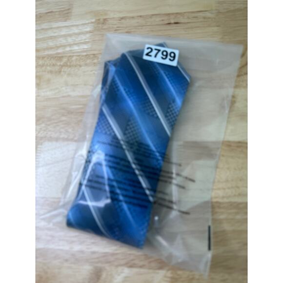 Van Heusen Silk Blend Men's Neck Tie Blue, Black & Silver Striped JL - Picture 8 of 10